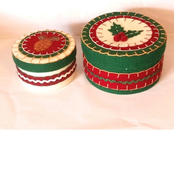 Set Of 2 Keepsake Gift Boxes Holiday Christmas Round Embroidery - Picture 2 of 11